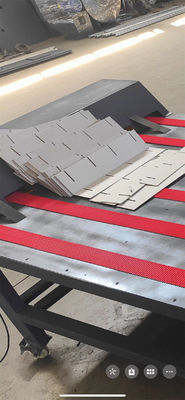 Machine de fabrication de boîtes de carton automatique personnalisable pour le montage de cloisons en carton
