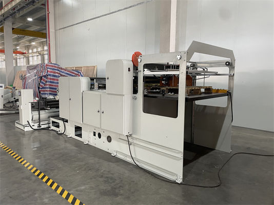 Machine de découpe de papier à commande servo-conduite à commande PLC pour la découpe automatique de rouleaux