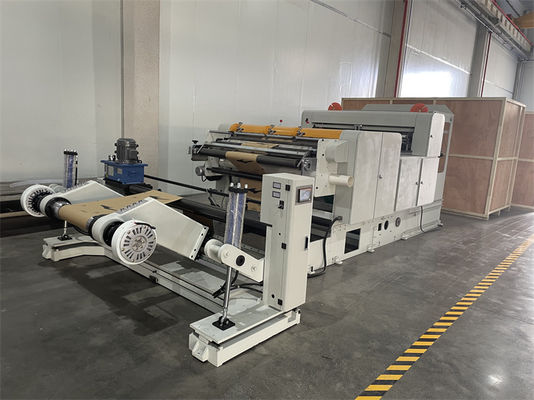 Machine de découpe de papier à commande servo-conduite à commande PLC pour la découpe automatique de rouleaux