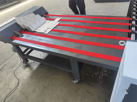 Machine de fabrication de cartons en carton de 2 mm à 5 mm d'épaisseur avec une taille maximale de traitement de 300 x 800 mm