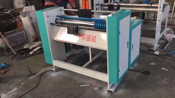Machine de fabrication de boîtes de carton ondulées de petite taille avec une portée minimale de fente de 42 mm