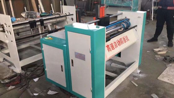 Machine de fabrication de boîtes de carton ondulées de petite taille avec une portée minimale de fente de 42 mm