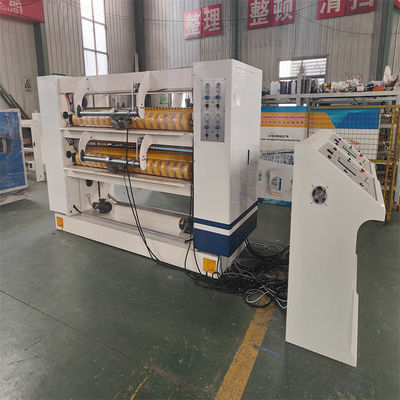 Les ateliers de matériaux de construction bénéficient d'une double machine de découpe NC pour la feuille de carton