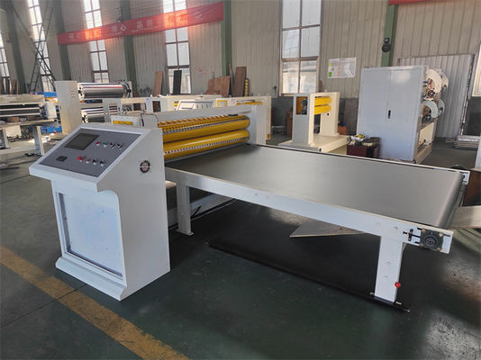 Les ateliers de matériaux de construction bénéficient d'une double machine de découpe NC pour la feuille de carton