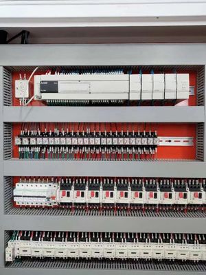 Machine à découper et à déchiqueter à la matrice automatique pour carton ondulé