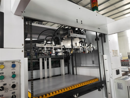 Machine de découpe sous pression pour l'impression sur carton, pour le carton blanc et le papier ondulé