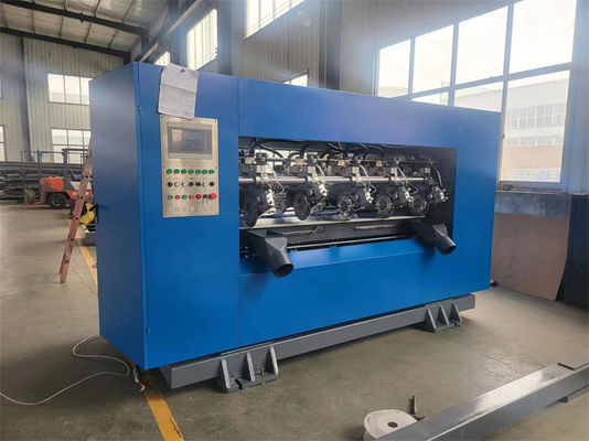 Machine à découper des lames minces et à scorer des crêpes ondulées