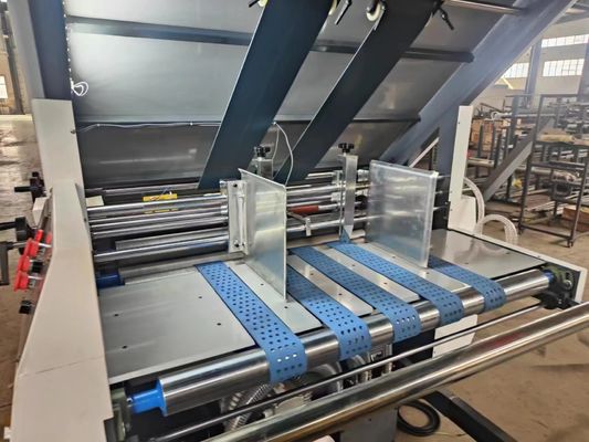 Machine de laminage de carton ondulé à tension 380V pour les besoins de production personnalisés