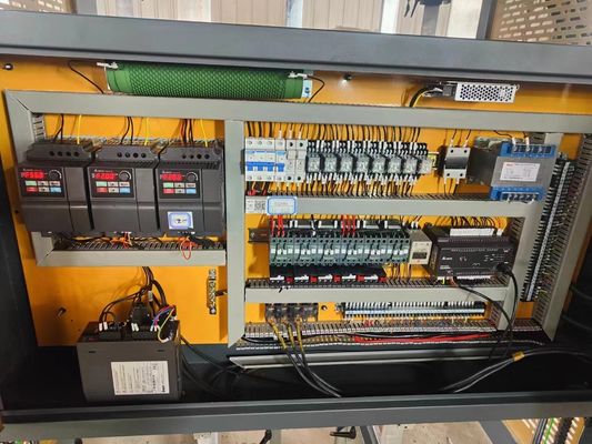 Machine de laminage de carton ondulé à tension 380V pour les besoins de production personnalisés
