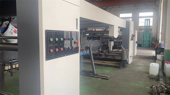 5500 KG Imprimante automatique à flexion à fente, découpeuse en forme de matériau, machine à coller des dossiers en ligne pour boîtes ondulées, machine à fabriquer des étuis