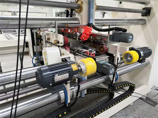 Machine à coudre à deux pièces semi-automatique pour une production flexible