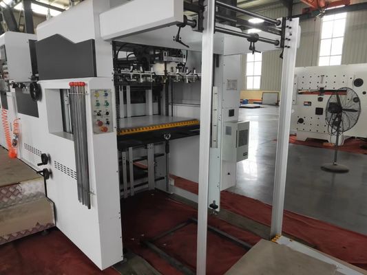 Machine automatique de crochetage à découpe sous pression de planches ondulées à haute précision