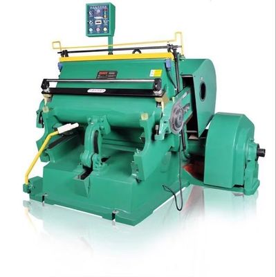 Voltage 380V / 220V Machine de découpe et de creusement de boîtes à pizza pour matériaux d'emballage