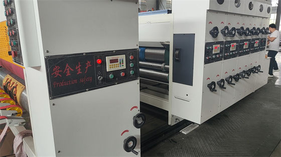 Machine à découper les matrices de carton ondulé à haute vitesse avec fonctions
