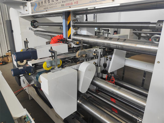 Machine à coudre à deux pièces semi-automatique pour la fabrication de boîtes ondulées