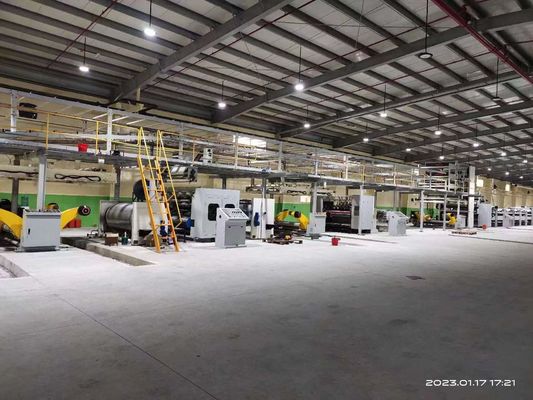 4500 kg ligne de production de carton ondulé à haute vitesse à 3 couches pour un emballage efficace