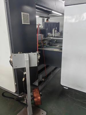 Machine de collage automatique complète pour les cartons à couture de boîtes de carton