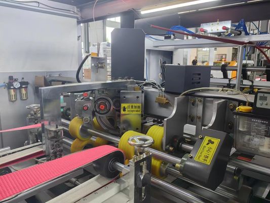 Machine de collage automatique complète pour les cartons à couture de boîtes de carton