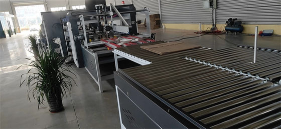 Machines de couture et de collage de carton ondulé de 13000 kg pour un fonctionnement en douceur