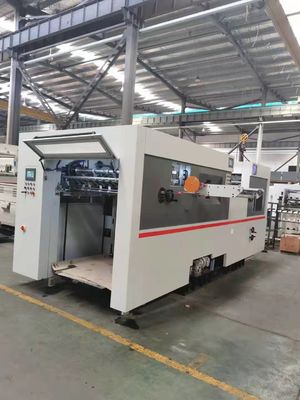 Machine à découper à la matrice de type plat pour la découpe de carton cartonné en carton ondulé