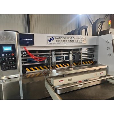 Machine de découpe sous pression pour l'impression et la fente de boîtes de carton