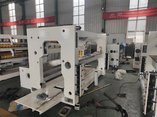 Ligne de production de boîtes en carton ondulé à face unique sans doigts