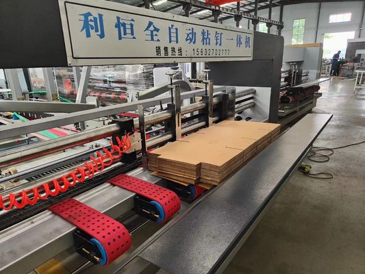 Machine à coller automatique pour les besoins du client