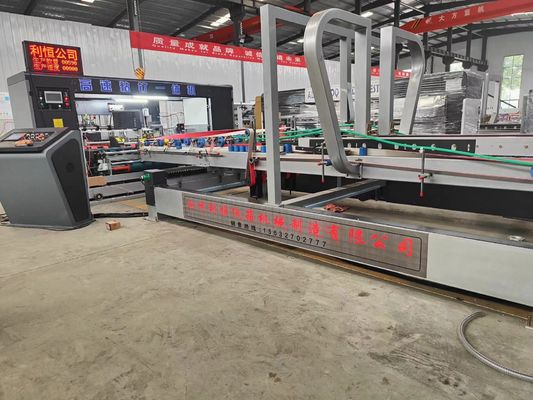 Machine à coller automatique pour les besoins du client