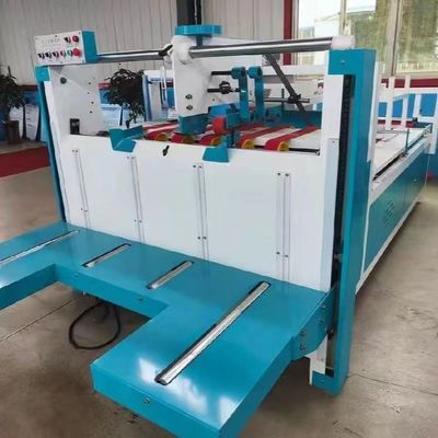 Petite taille 5500 KG Voltage 380v Machine à coller pour le pliage et la colle à deux pièces
