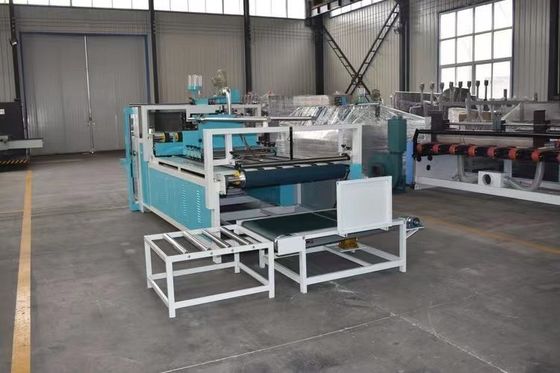 Petite taille 5500 KG Voltage 380v Machine à coller pour le pliage et la colle à deux pièces
