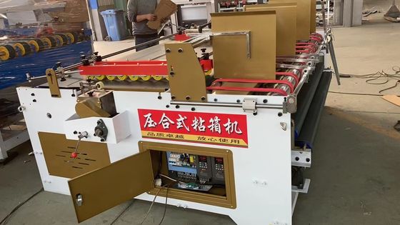 La machine à coller de type presse à dossiers de pointe pour le carton lisse