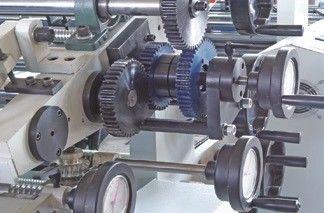 Machine de carton ondulé laminateur à haute précision ± 1 mm pour le commerce de détail
