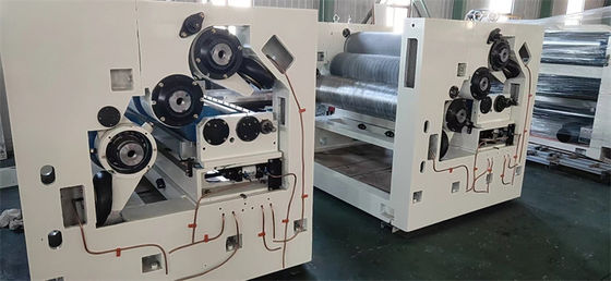 Machine ondulée à face unique de 1700 kg pour la production de carton ondulé de restaurant