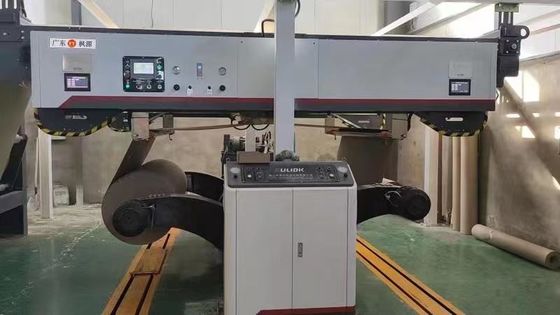 Splicer automatique de papier en rouleau avec machine à splicer ondulée 380V et contrôle automatique de la tension