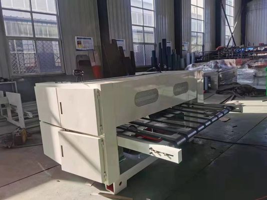 Précision de coupe ± 1,5 mm Tâcheuse à feuille de papier en rouleau pour feuille de carton ondulé à 2 plis