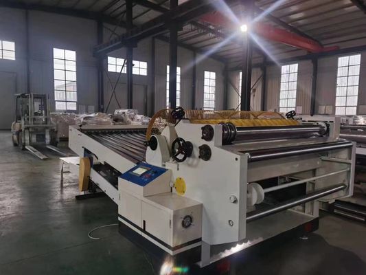 Précision de coupe ± 1,5 mm Tâcheuse à feuille de papier en rouleau pour feuille de carton ondulé à 2 plis
