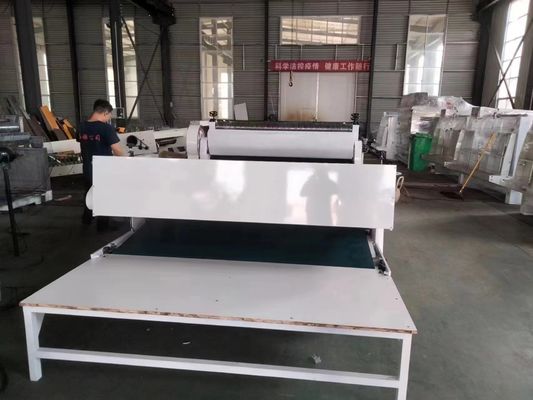 Machine automatique de découpe de rouleau de papier rotatif à deux couches pour la fabrication de cartons