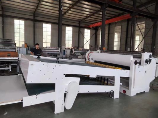 Machine automatique de découpe de rouleau de papier rotatif à deux couches pour la fabrication de cartons