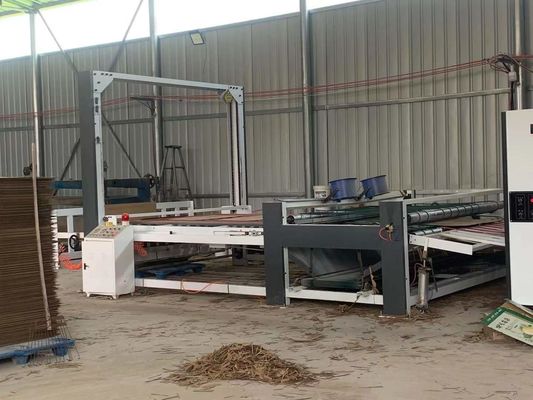 Machine à empiler du carton ondulé avec équipement pour faire bouillir/clipper/coller avec du colle