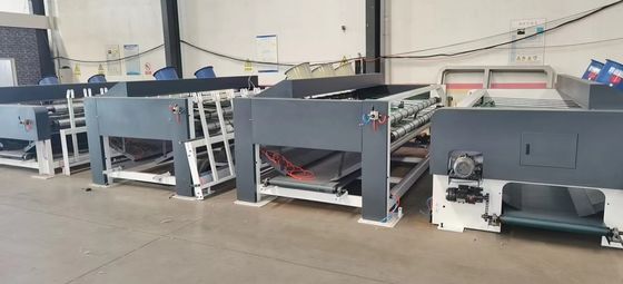 Machine d'empilage de carton ondulé de 4500 kg de capacité avec une précision de coupe de vitesse uniforme