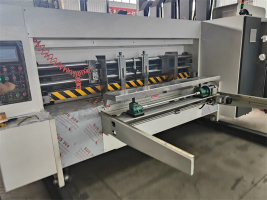 Machine automatique de formage de boîtes de carton ondulées, d'impression, de mise en pièces, de découpe sous pression et d'emballage