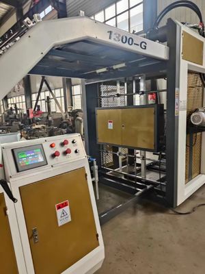 Machine de traitement du carton personnalisable avec fonctions de fente et de découpe sous pression