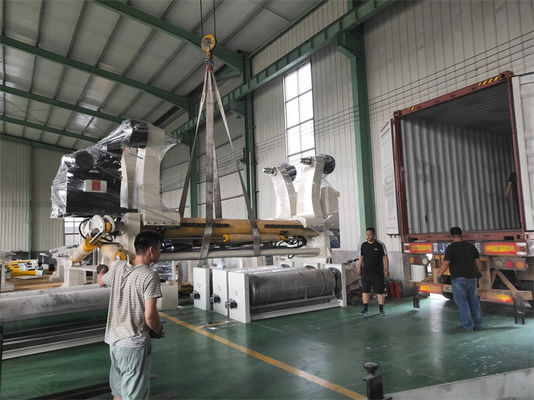 Ligne de production de carton ondulé à haute vitesse à cinq couches avec une précision de coupe de ± 1 mm
