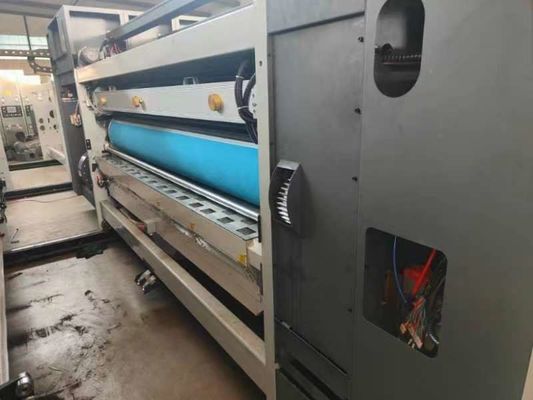 Machine à découper à la matrice pour la fabrication de papier carton