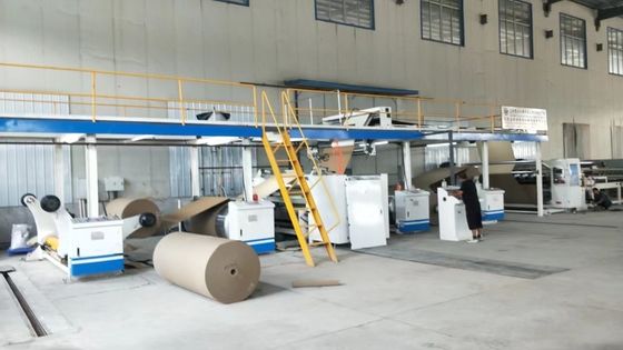 Ligne de production de carton ondulé à haute vitesse à 3 couches avec précision de coupe uniforme