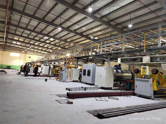 Ligne de production de boîtes de carton ondulées à 5 couches avec machine à papier
